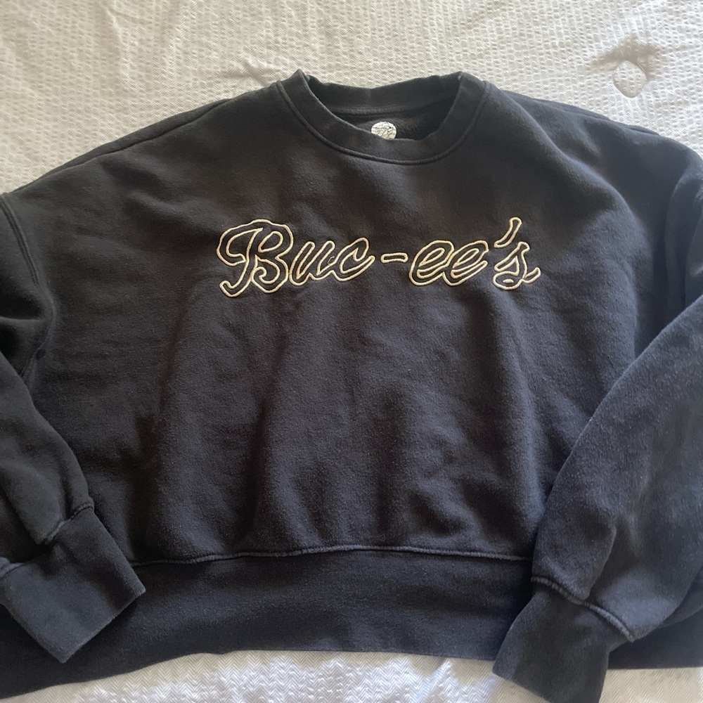 Buc-ee’s black and gold cropped crew